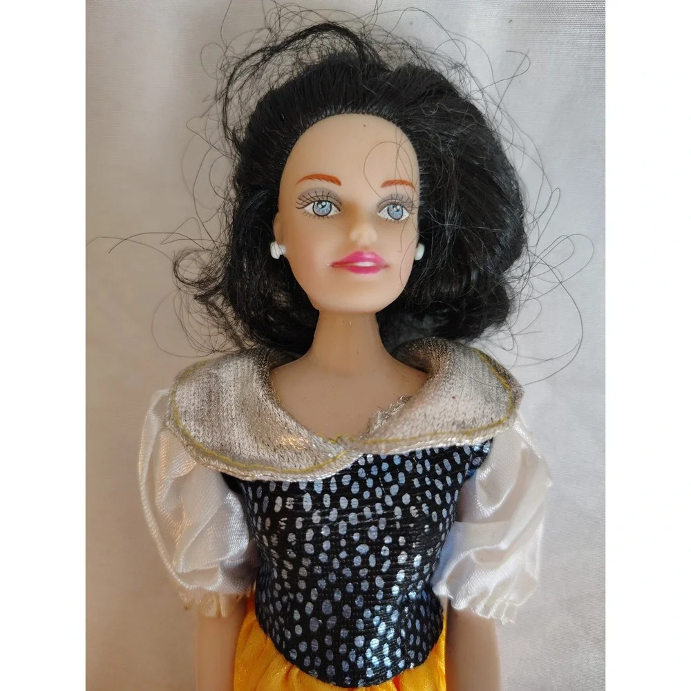 Vintage 1990s Snow White Fashion Doll
